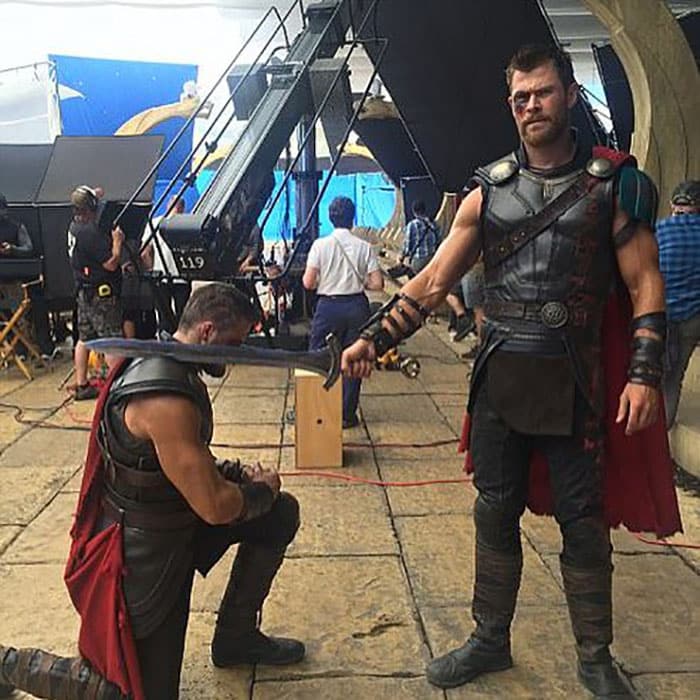 21 Photos Of The Avengers With Their Stunt Doubles