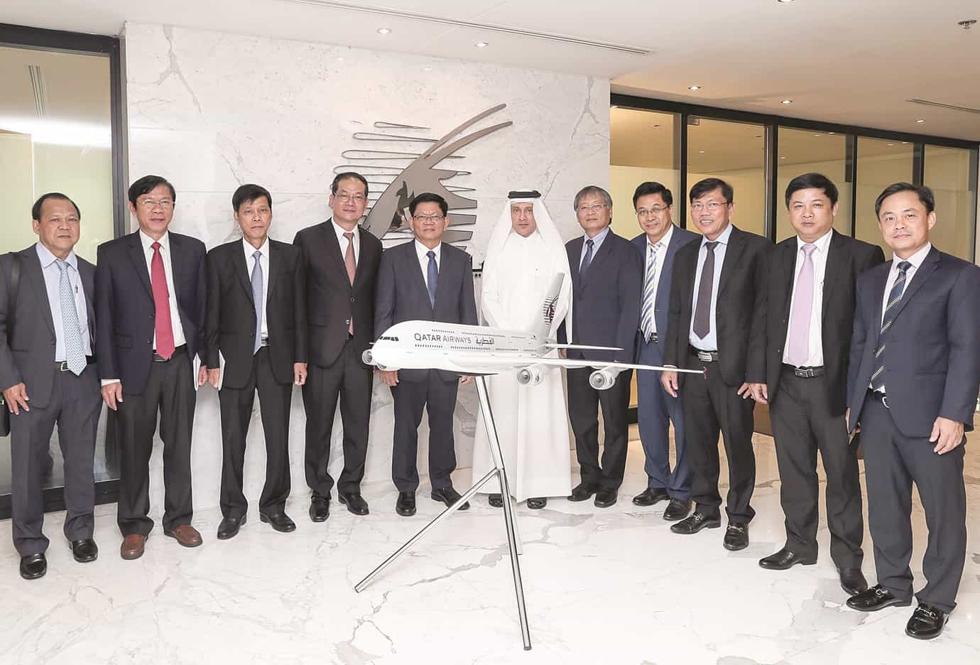 Qatar Airways discusses enhancing tourism cooperation with Vietnam