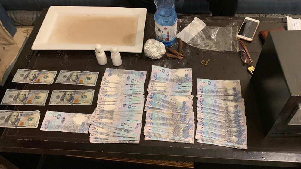 Man arrested for offering to turn riyals into dollar using chemicals