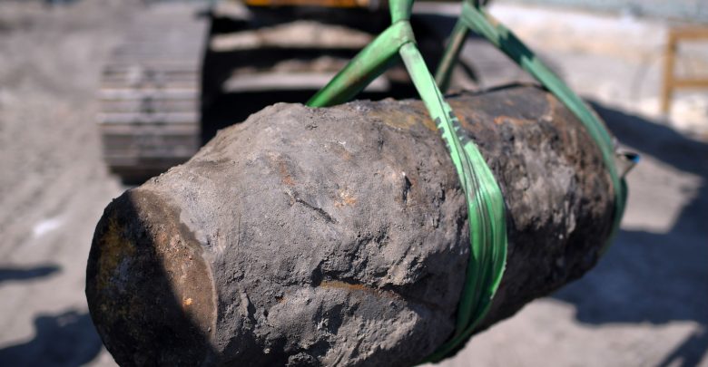 16,000 evacuated in Frankfurt to diffuse WWII bomb 16,000 evacuated in Frankfurt to diffuse WWII bomb