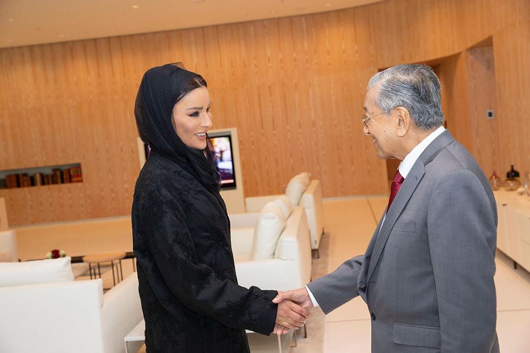 Sheikha Moza meets Malaysian PM