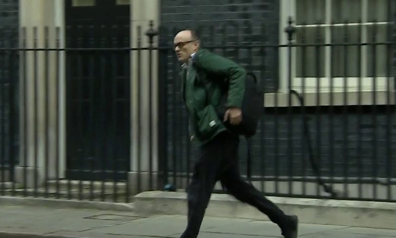 British Prime Minister Adviser spotted running away as Boris Johnson tests positive for coronavirus British Prime Minister Adviser spotted running away as Boris Johnson tests positive for coronavirus