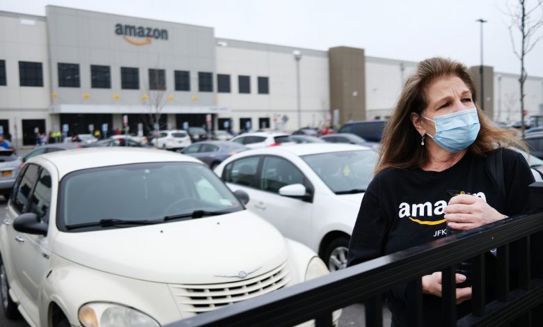 Amazon defies the crisis and hires 100,000 People Last Month Amazon defies the crisis and hires 100,000 People Last Month