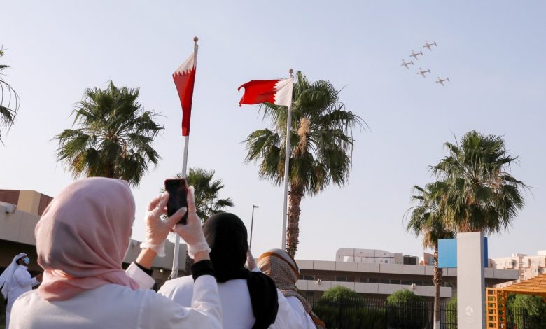 Qatari Airforce salutes healthcare workers with spectacular flypast Qatari Airforce salutes healthcare workers with spectacular flypast
