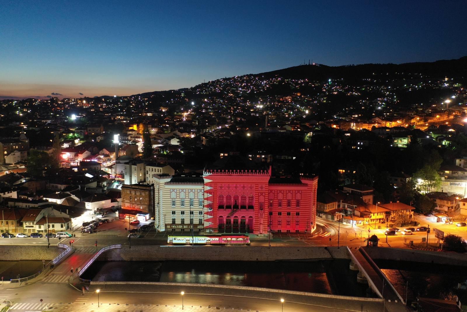 Bosnia and Herzegovina sashes Sarajevo Municipality building with Qatar flag