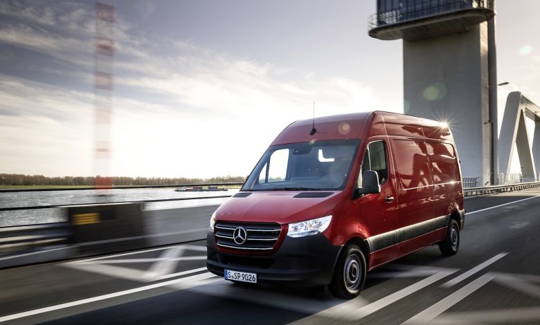 The third generation of Mercedes-Benz Sprinter impresses with its progressive design plus comfort and safety features at passenger car level The third generation of Mercedes-Benz Sprinter impresses with its progressive design plus comfort and safety features at passenger car level