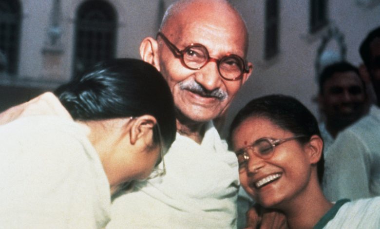 Gandhi glasses sold at auction in the UK for $ 340,000 Gandhi glasses sold at auction in the UK for $ 340,000