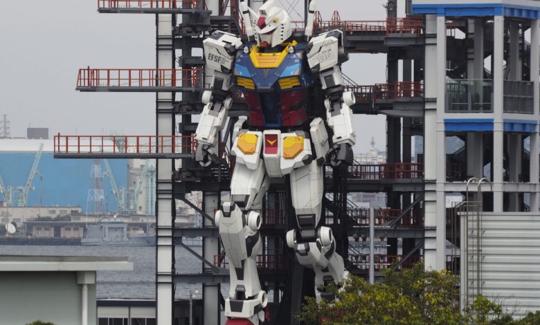 Giant robot moving in Japan harbour entrances millions on Twitter Giant robot moving in Japan harbour entrances millions on Twitter