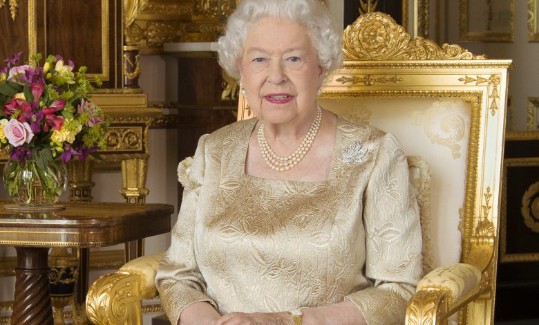 Queen Elizabeth makes unprecedented move to pardon murderer Queen Elizabeth makes unprecedented move to pardon murderer