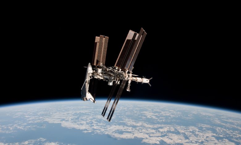 A tea bag reveals the location of the air leak aboard the ISS A tea bag reveals the location of the air leak aboard the ISS
