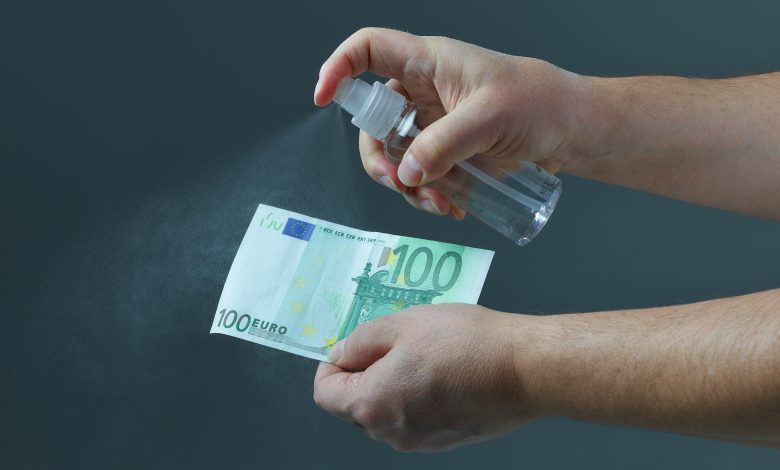 How long does the Coronavirus remain on banknotes and phone screens? New research answers How long does the Coronavirus remain on banknotes and phone screens? New research answers