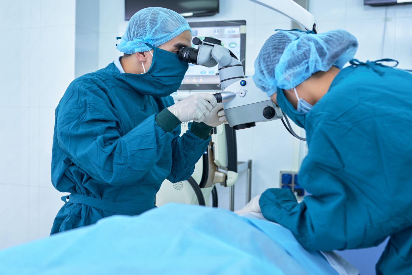 HMC performs surgery to remove a brain tumor on a patient while awake