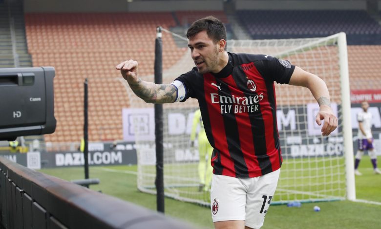 AC Milan beats Fiorentina to remain top, unbeaten AC Milan beats Fiorentina to remain top, unbeaten