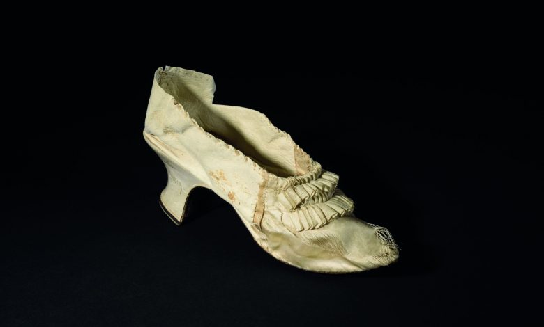 Marie Antoinette's shoe goes up for auction Marie Antoinette's shoe goes up for auction
