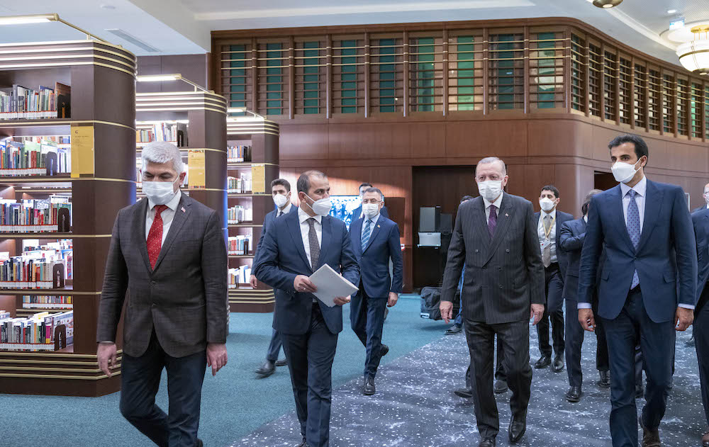 Amir and the Turkish President Visit the Nation's Library of the Presidency