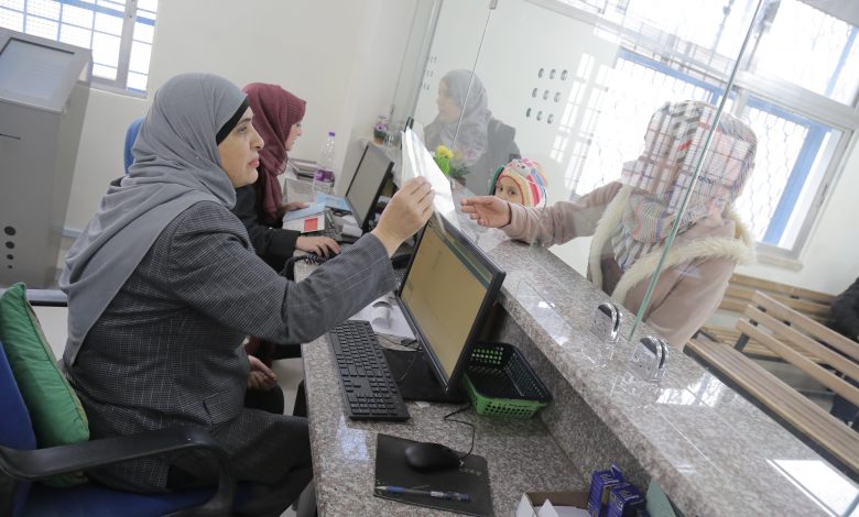 UNRWA Partially Postpones Payment of Salaries of 28,000 Palestinian Employees Due to Lack of Funds UNRWA Partially Postpones Payment of Salaries of 28,000 Palestinian Employees Due to Lack of Funds