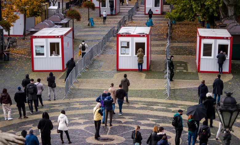 Austria imposes a curfew and closes restaurants to cope with the escalating Coronavirus cases Austria imposes a curfew and closes restaurants to cope with the escalating Coronavirus cases