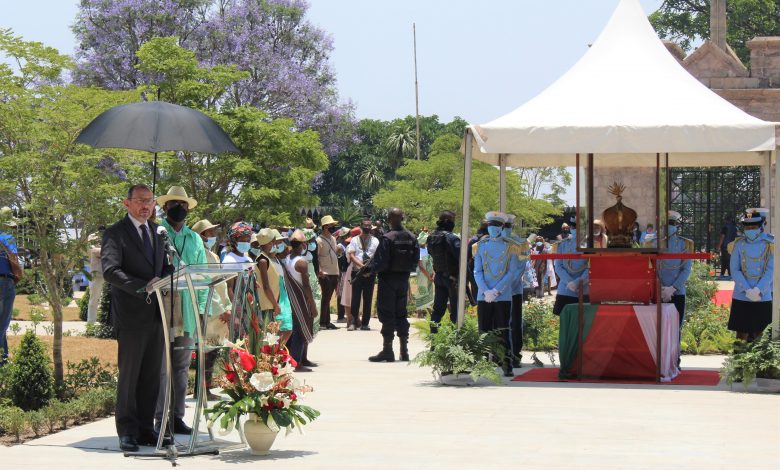 France returns a 19th century crown to Madagascar France returns a 19th century crown to Madagascar