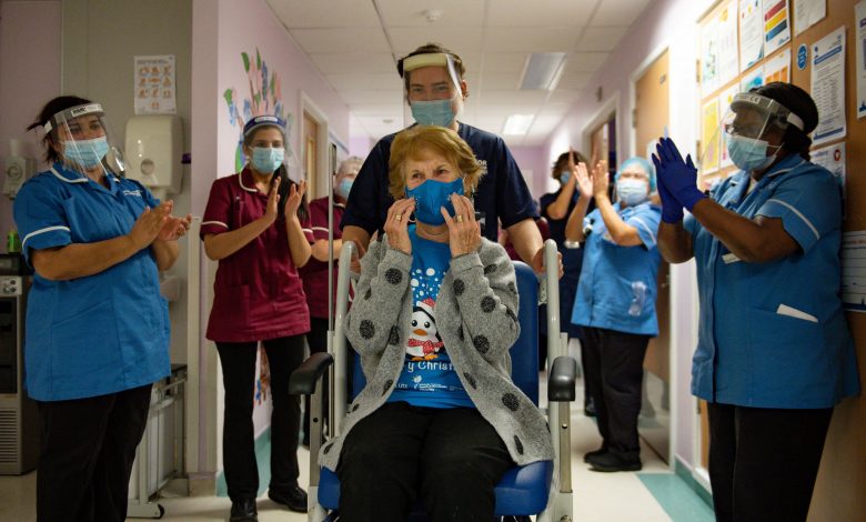 The first person in the world to receive Pfizer vaccine after its official approval The first person in the world to receive Pfizer vaccine after its official approval