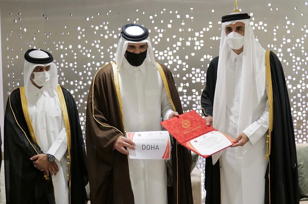 Amir Meets Team Members of Doha's Bid to Host the 2030 Asian Games