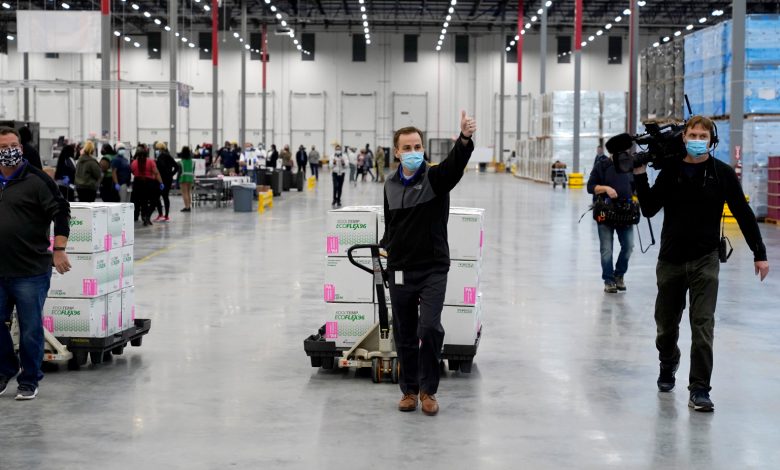 Moderna COVID-19 shots leave warehouses, widening U.S. immunization push Moderna COVID-19 shots leave warehouses, widening U.S. immunization push
