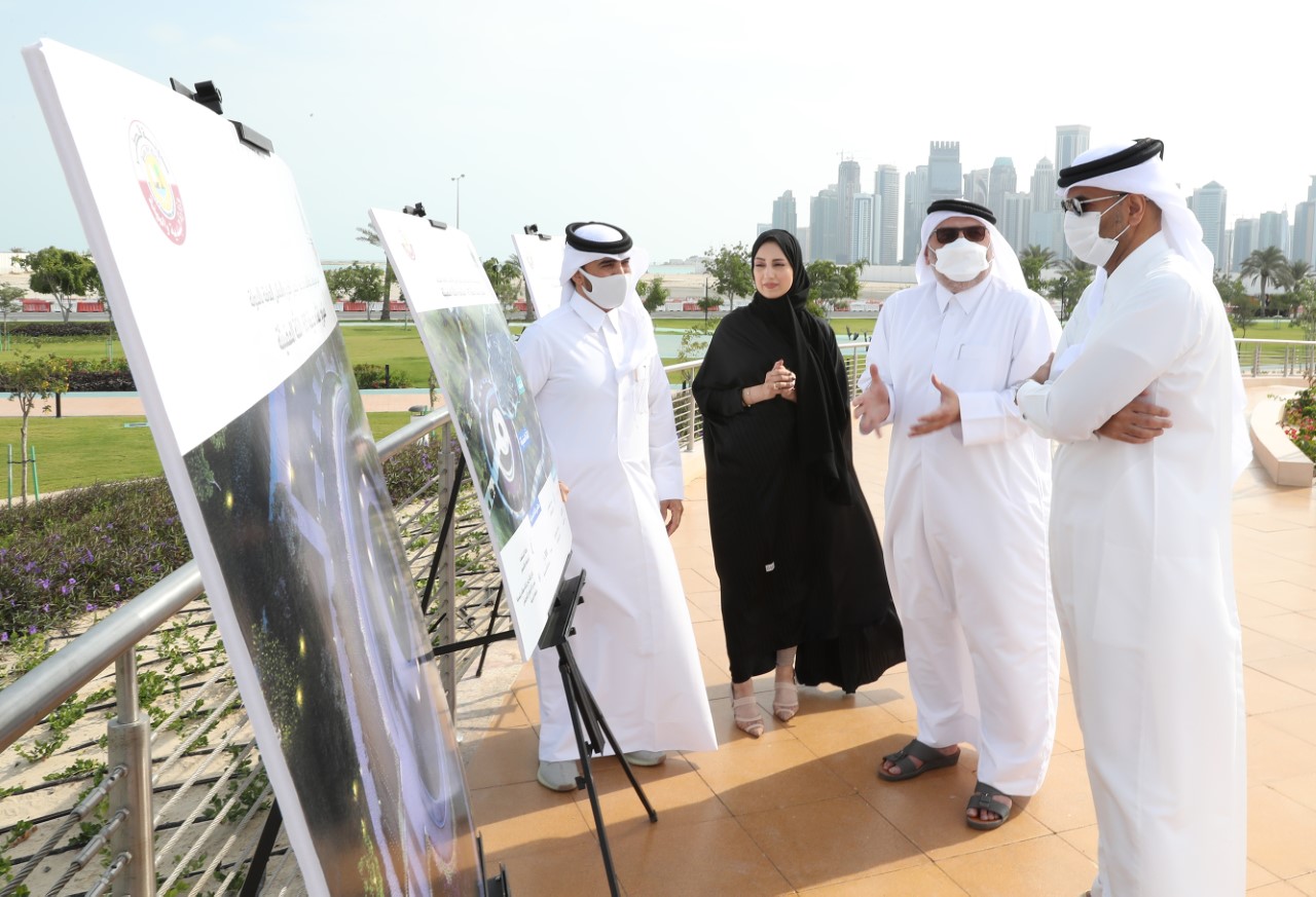 Prime Minister Joins Qatari People in Qatar Beautification Campaign in 5/6 Park