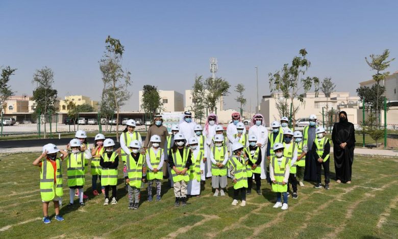 Residents and kids plant trees at Al Ebb Park Residents and kids plant trees at Al Ebb Park