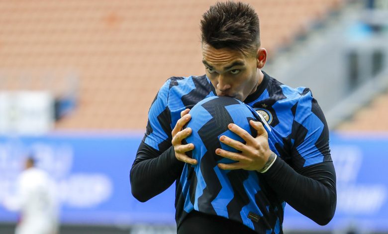 Martinez scores hat-trick as Inter hit six to go top of Serie A Martinez scores hat-trick as Inter hit six to go top of Serie A