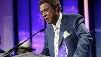 Elgin Baylor, Lakers legend, dies at the age of 86