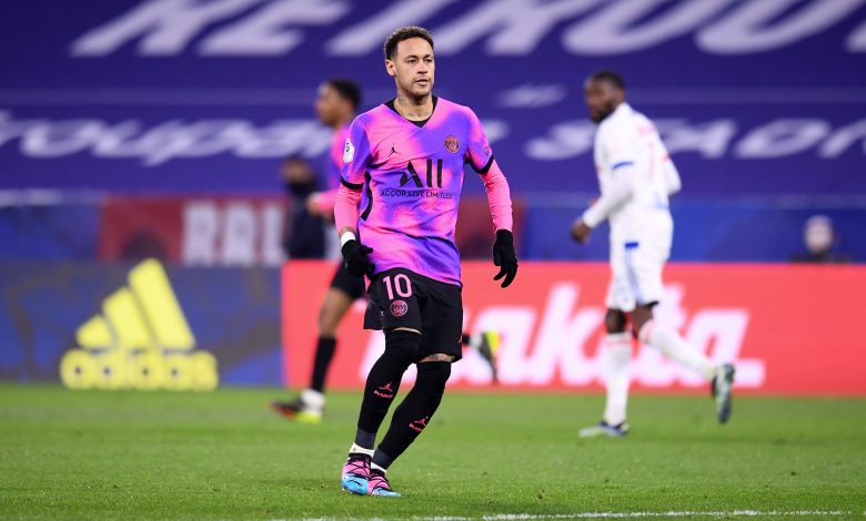PSG beat Lyon to snatch top spot in Ligue 1 PSG beat Lyon to snatch top spot in Ligue 1