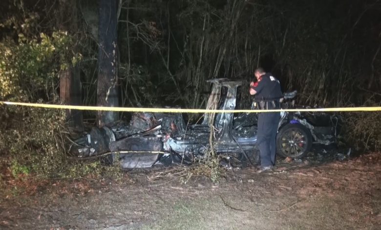 Tesla with ‘no one’ driving crashes in Texas, killing two Tesla with ‘no one’ driving crashes in Texas, killing two