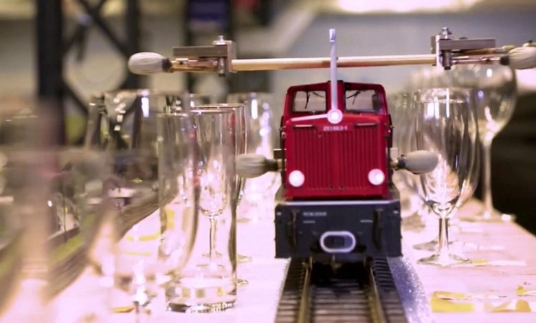 Model train rings out the tunes in record-setting pandemic project Model train rings out the tunes in record-setting pandemic project