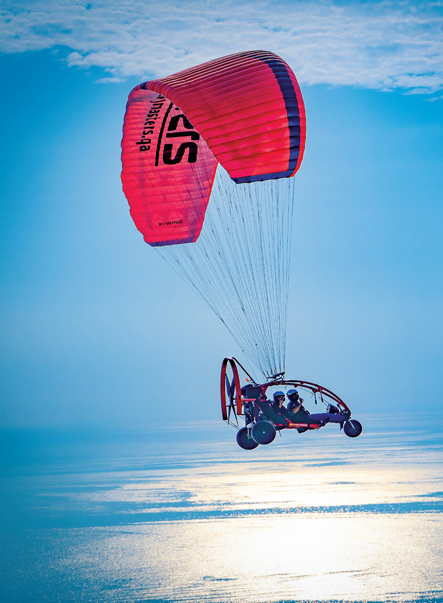 Powered paragliding .. a pleasure for fasting people in Sealine
