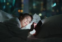 Using smartphones before bed increases cancer risk