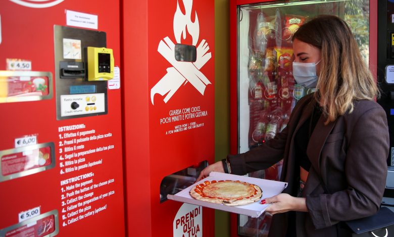 Fresh pizza vending cuts the baking time to 3 minutes Fresh pizza vending cuts the baking time to 3 minutes
