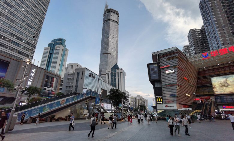 China skyscraper wobbles, spreading panic in downtown Shenzhen China skyscraper wobbles, spreading panic in downtown Shenzhen