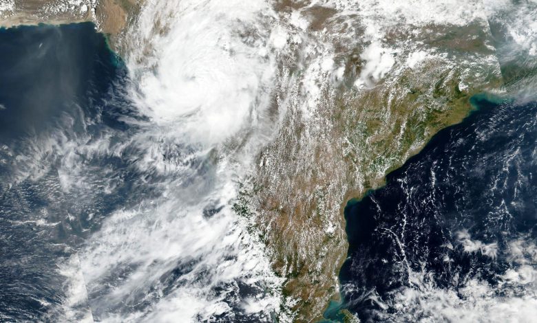 Cyclone leaves 27 dead, 100 missing in India Cyclone leaves 27 dead, 100 missing in India