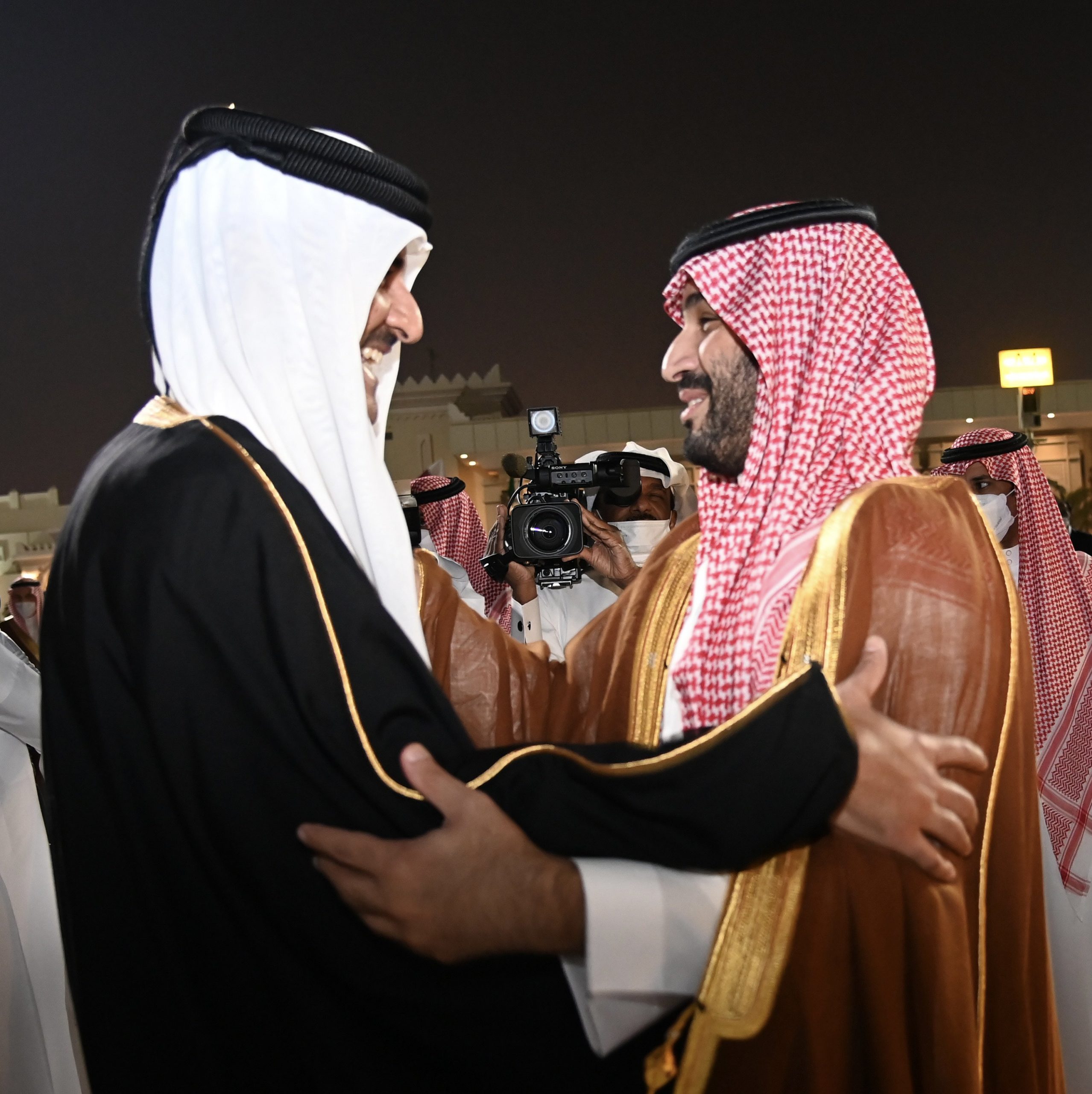 Amir Leads Well-Wishers to Welcome Saudi Arabia's Crown Prince
