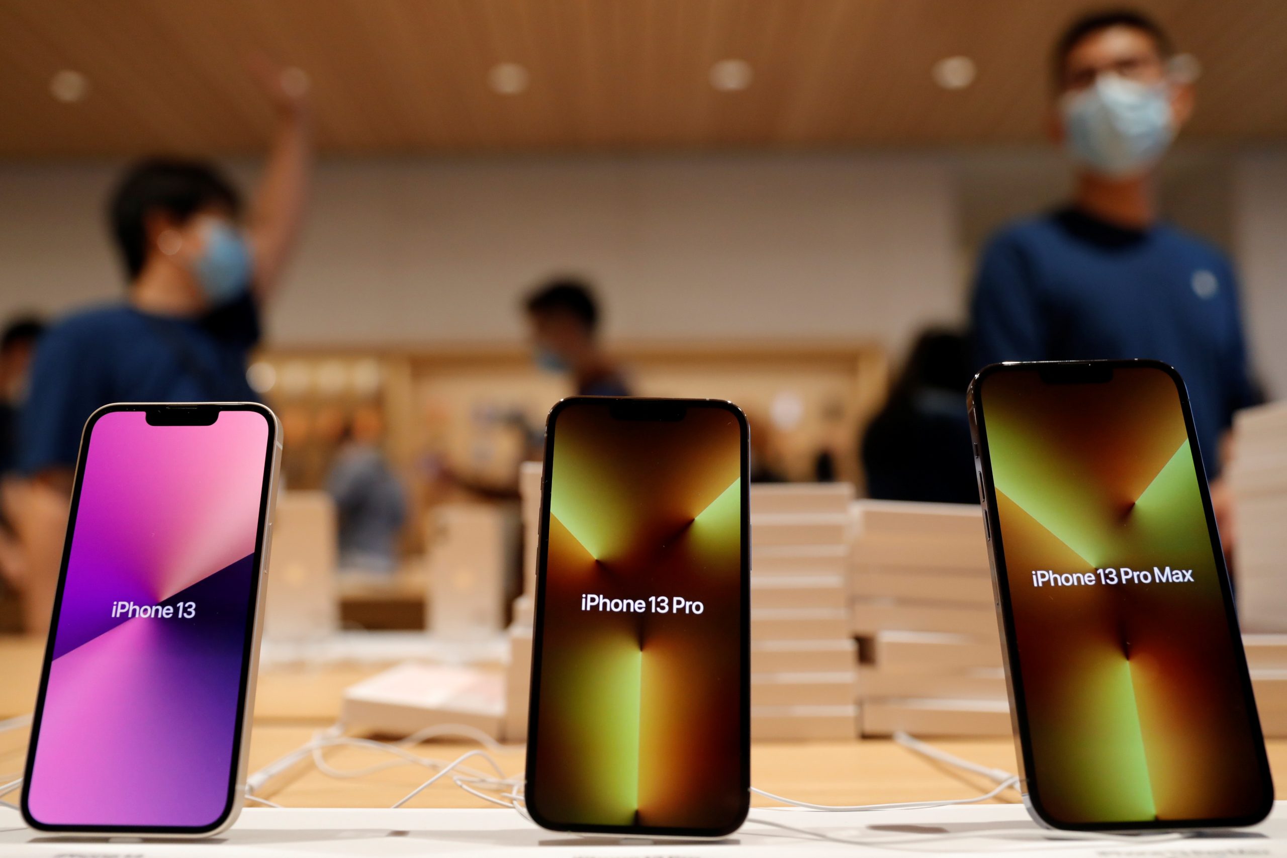 Apple tells suppliers iPhone demand has slowed as holidays near