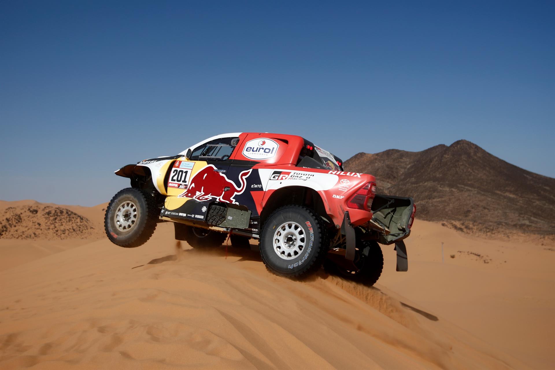 Al-Attiyah leads after opening super special stage of Oman Rally