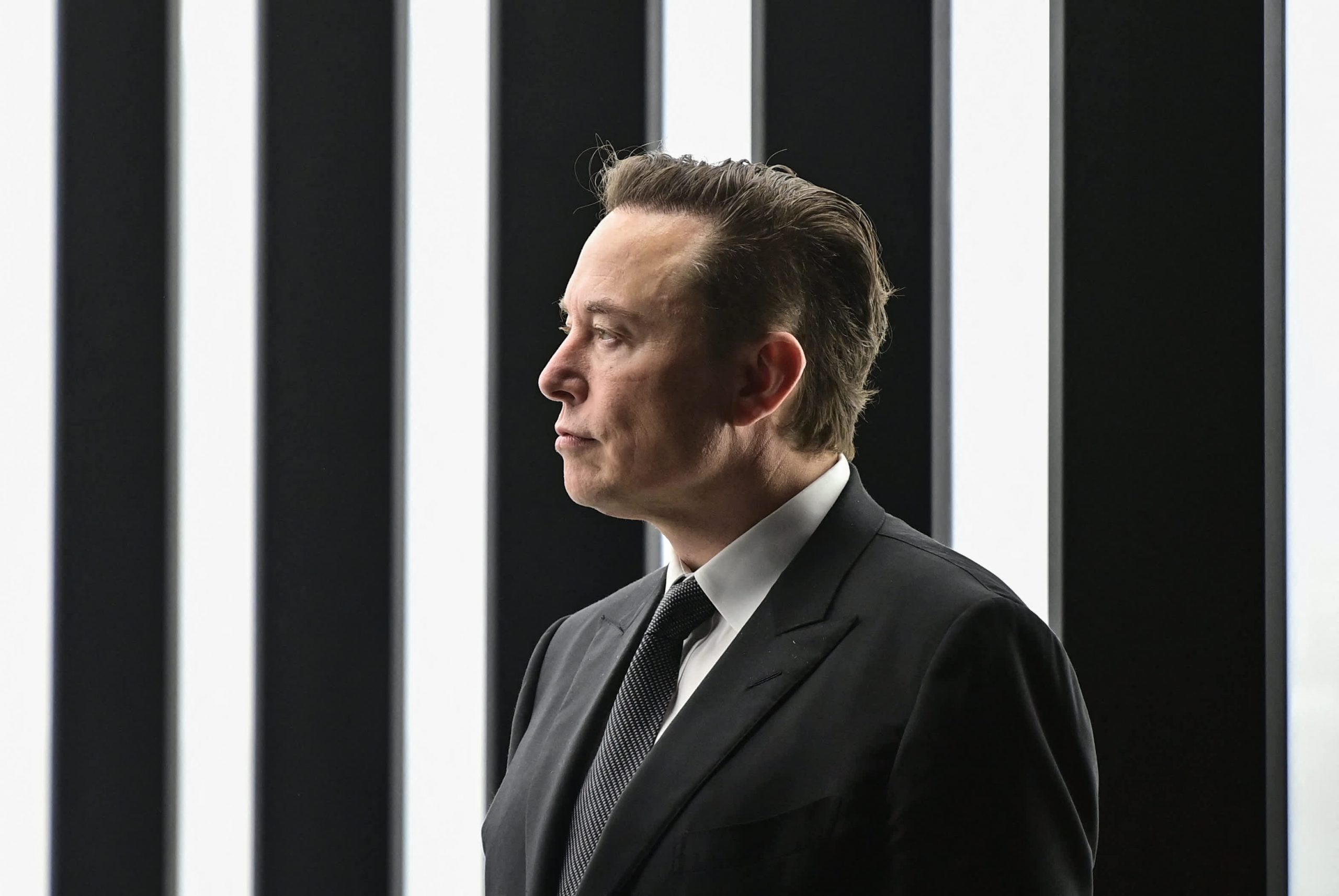 Elon Musk tells Tesla staff: return to office or leave